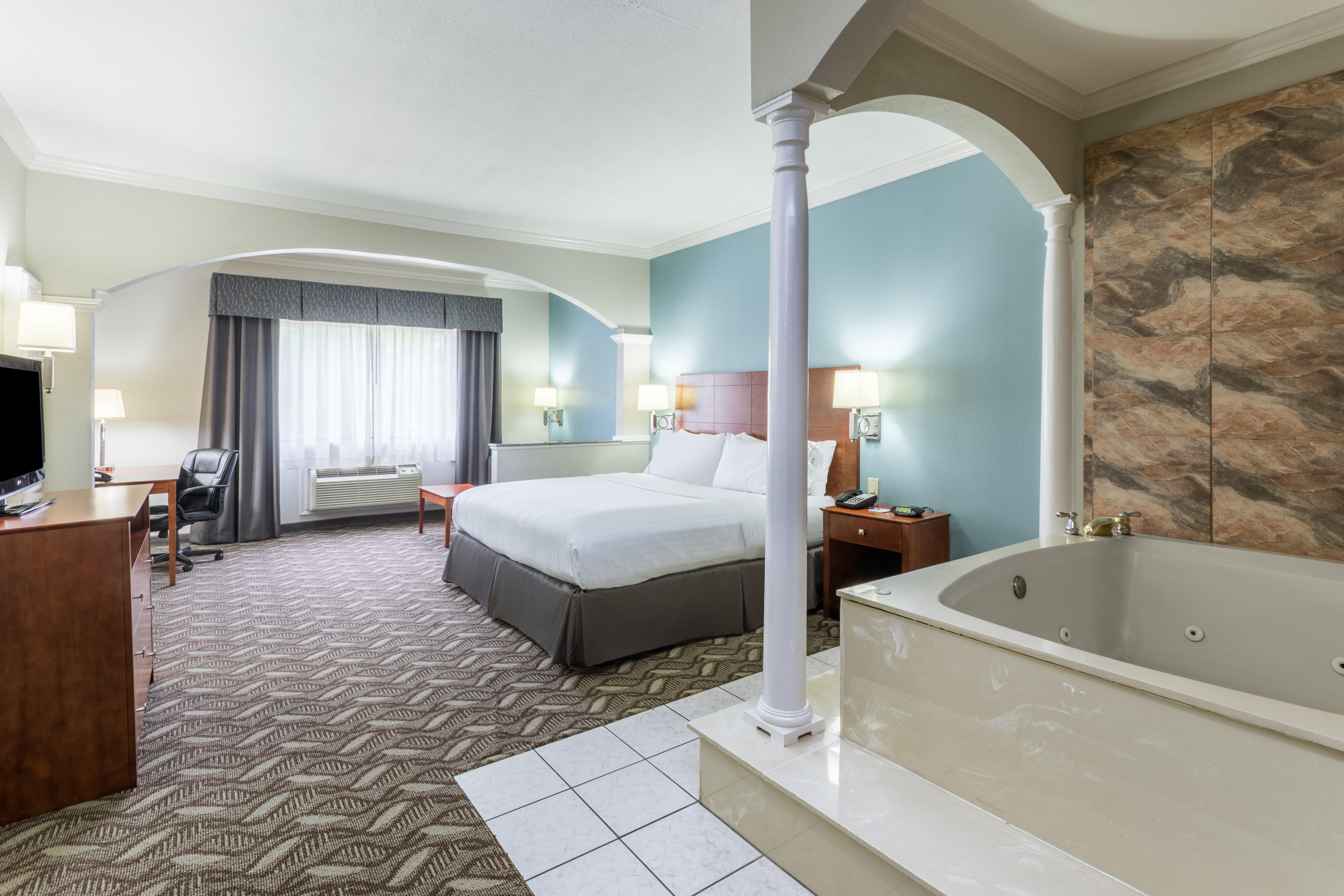 Holiday Inn Express Hotel And Suites Lake Charles By Ihg Exterior photo