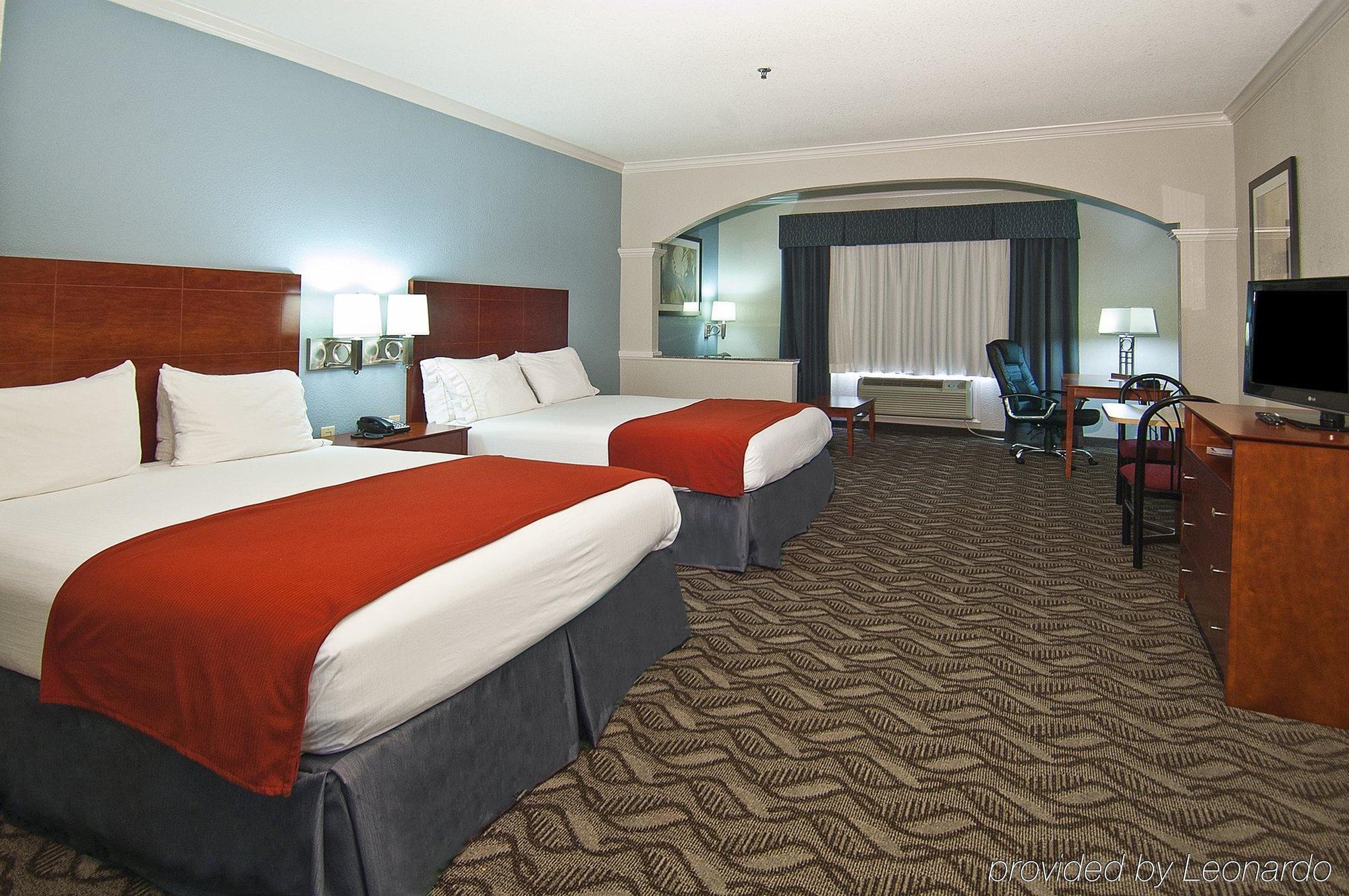 Holiday Inn Express Hotel And Suites Lake Charles By Ihg Room photo